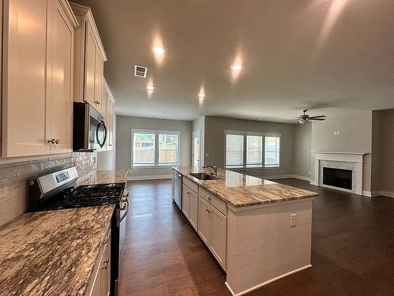 5015 Wellesley Dr — Photo 10
