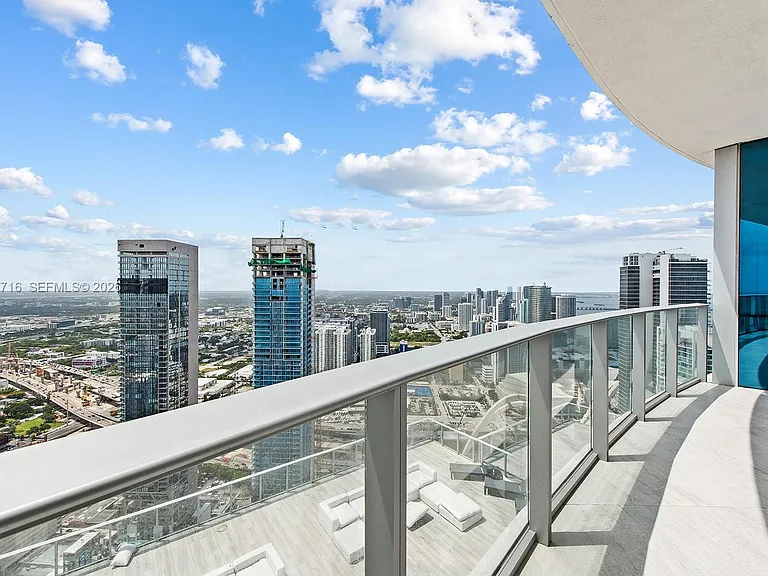 851 NE 1st Ave #Penthouse 5402 — Photo 5