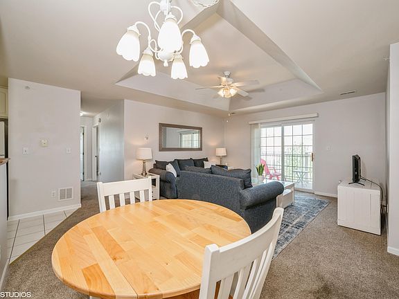 5th image of 2035 W 75th Pl Unit 33