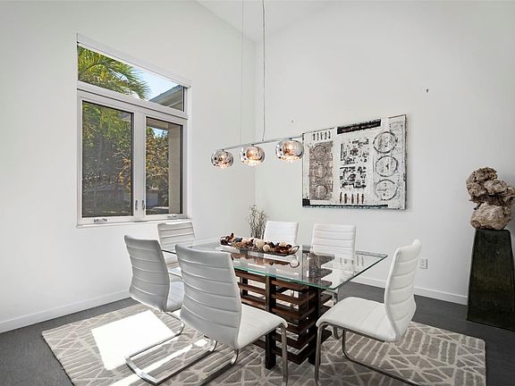 4th image of 2524 Pleasant Pl
