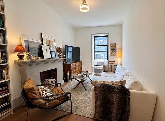 Living room, photo 2