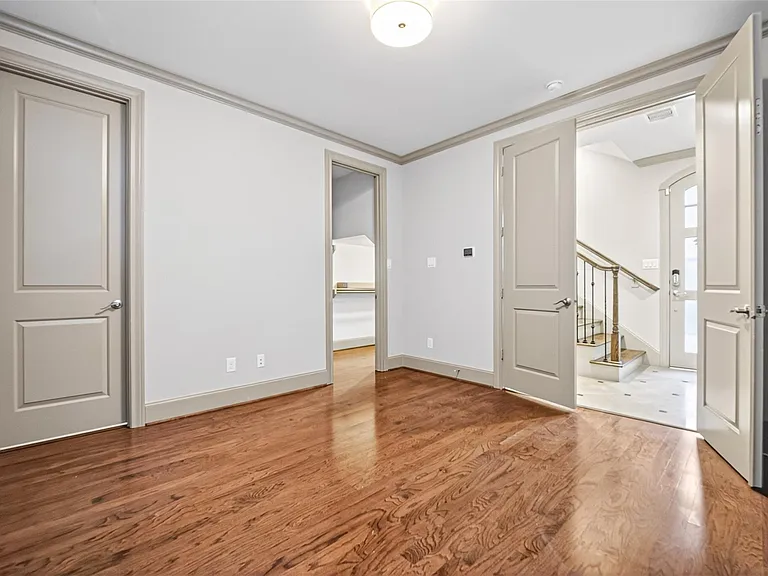 308 W Bell St — Photo 9