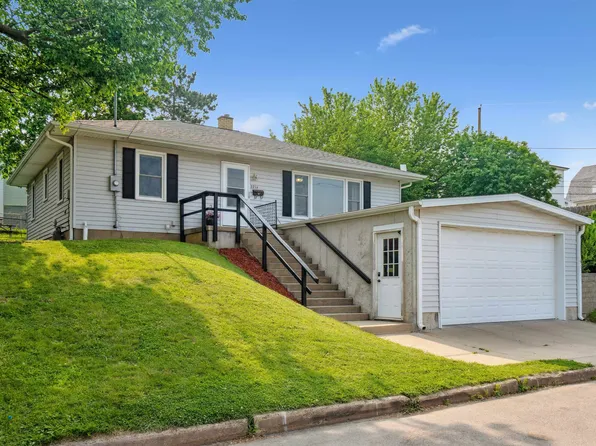 2214 Hoyt St, Dubuque, IA 52001