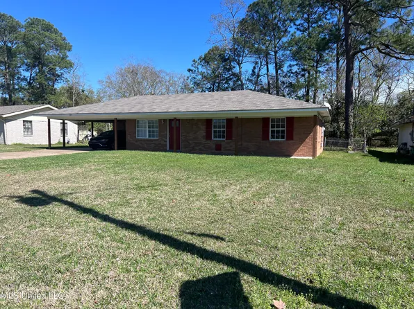 120 Forest Dr, Diberville, MS 39540