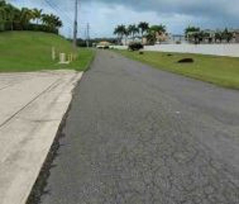 Exterior Neighborhood (street photo)