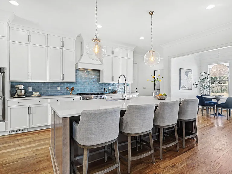2852 Dorchester Pl — Photo 13
