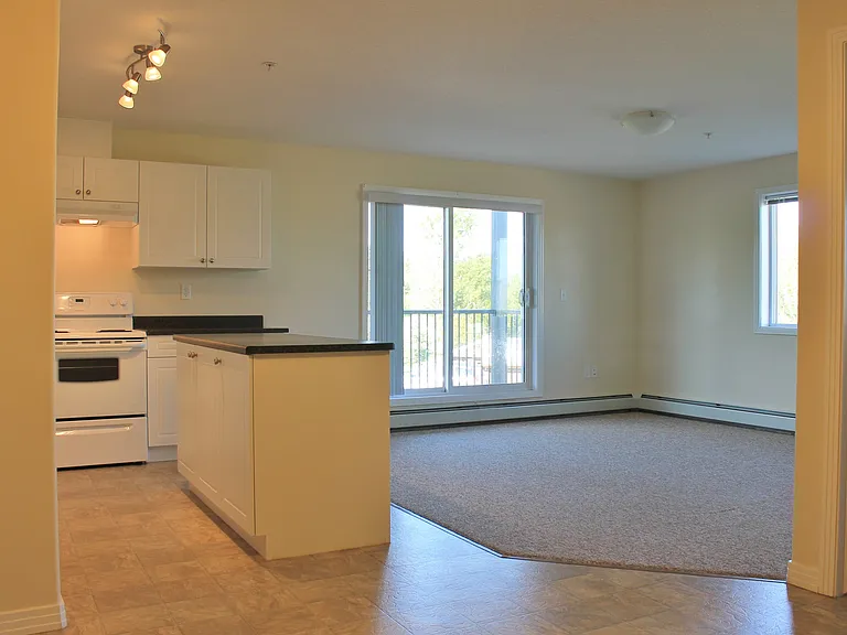 1581 Main St SE — Photo 5