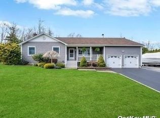 41 Soundbreeze Trl, Wading River, NY 11792