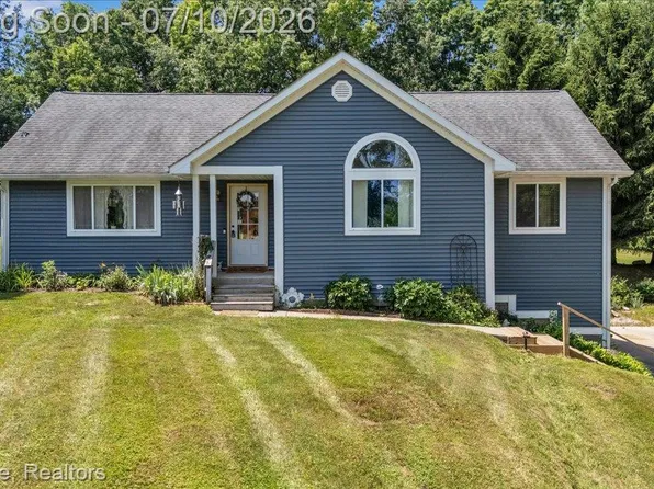 2630 Julie Dr, Columbiaville, MI 48421