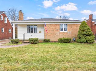 21306 Brierstone St, Harper Woods, MI 48225