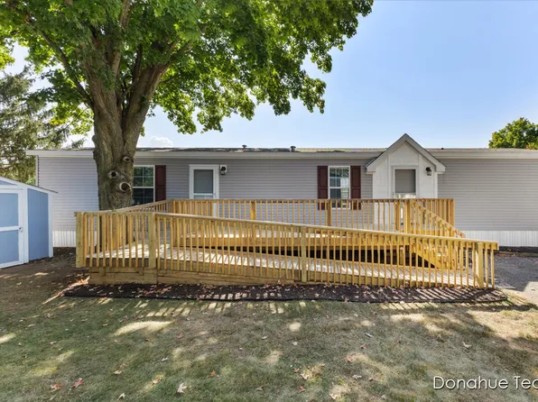 1800 W Main St #86, Lowell, MI 49331