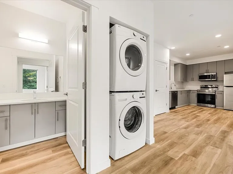 Hermoso View Apartments — Photo 42