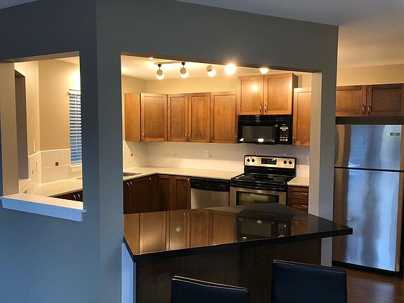 4th image of 32725 George Ferguson Way #204