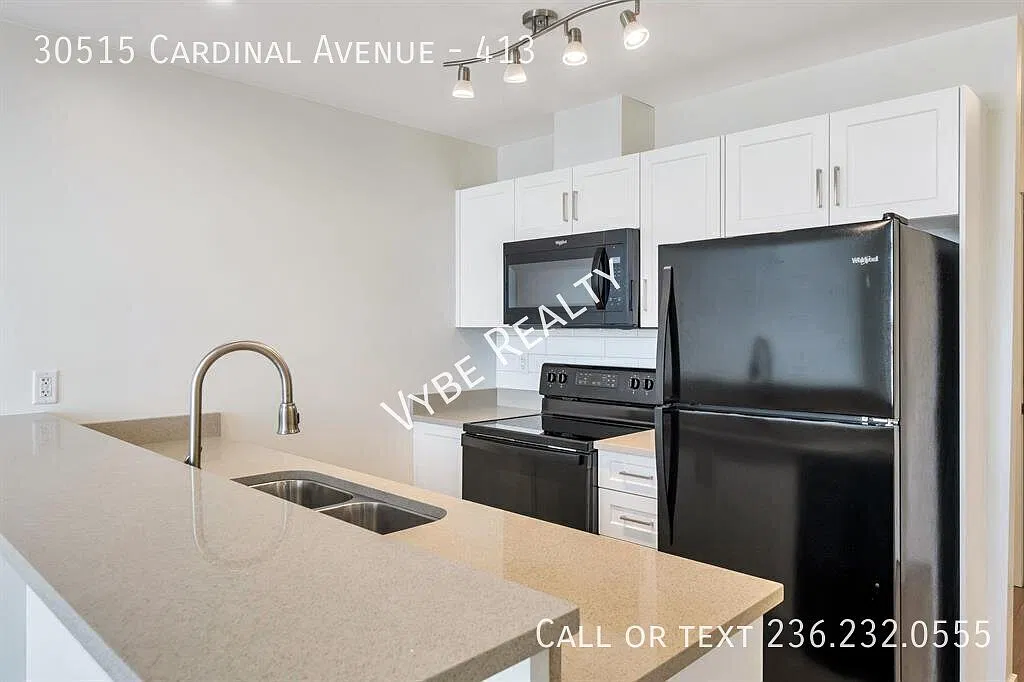 Top Floor & Pet Friendly — Photo 4
