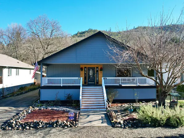 135 Castaline Pl, Shady Cove, OR 97539