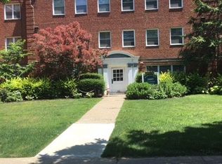 2885 Hampton Rd, Rocky River, OH 44116