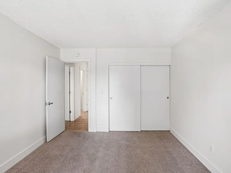 Beverly Grove Apartments — Photo 30