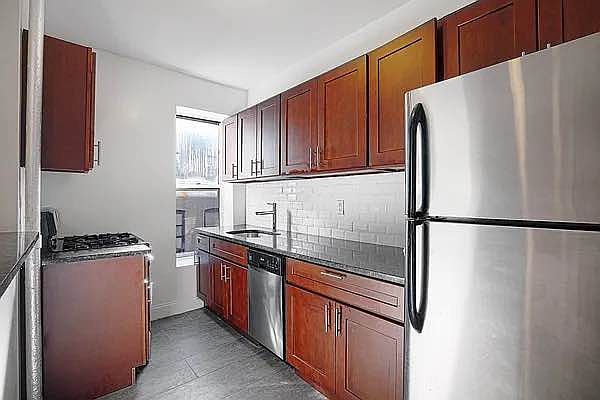 2nd image of 1082 Eastern Pkwy APT D5