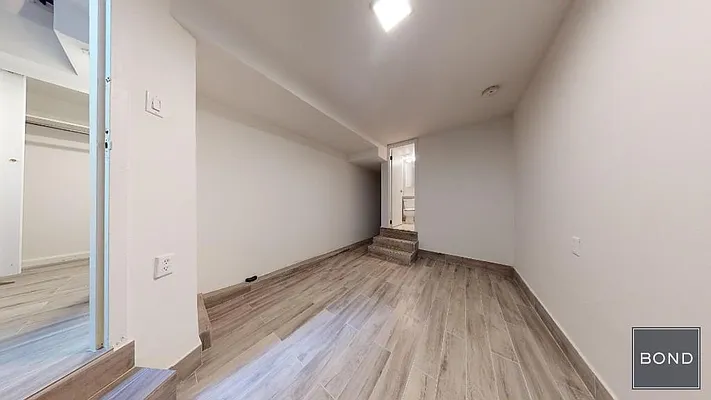 Rented by Bond New York | media 75