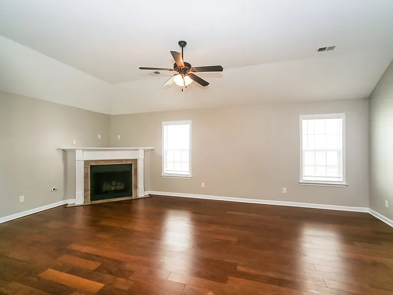 7333 Green Ash Dr — Photo 5