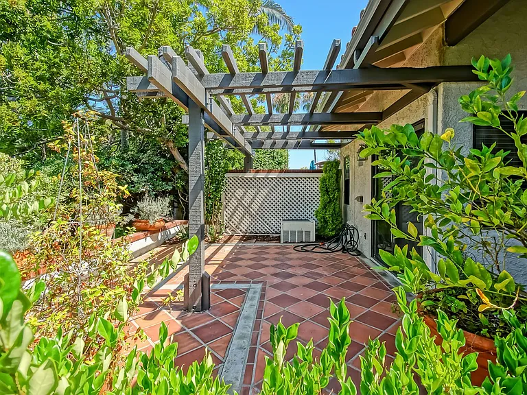 23 Coronado Ct — Photo 3