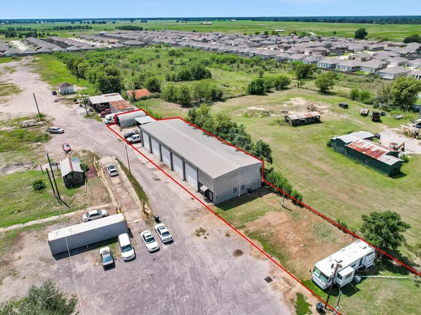 8867 County Road 424, Navasota, TX 77868