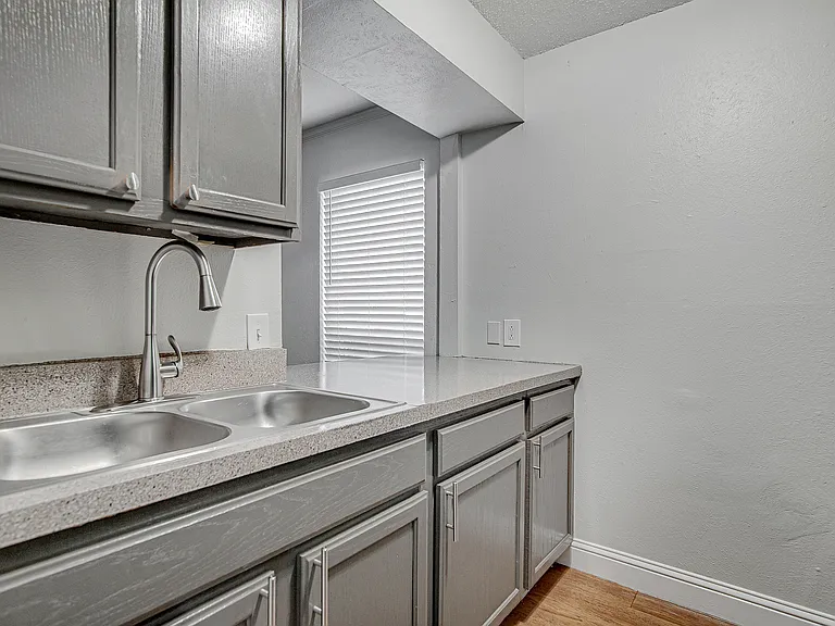 304 E Mitchell St — Photo 13