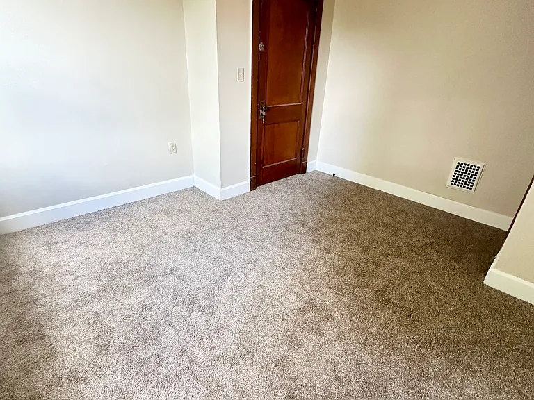 7321 Somerset St — Photo 9