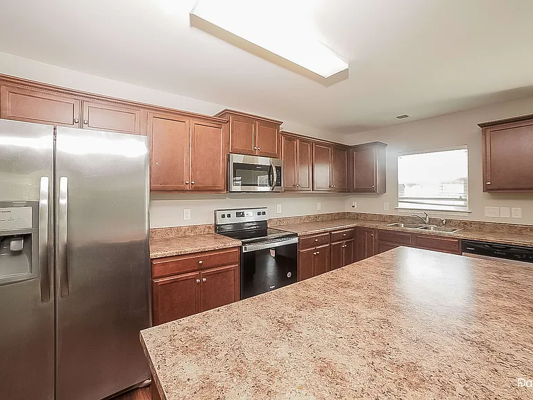 1460 Kilstrom St — Photo 3