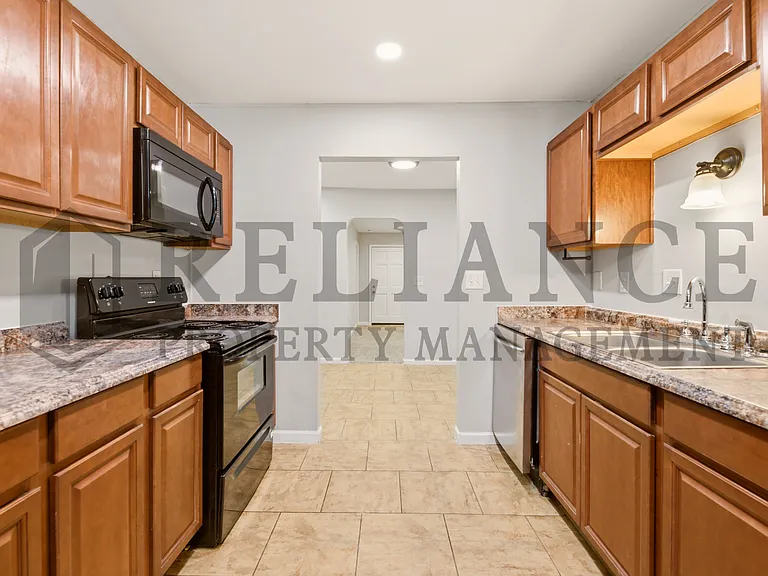 3123 W Douglas Ave — Photo 25