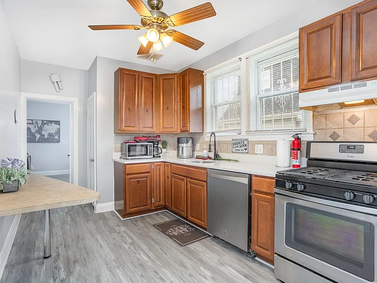 FULL EQUIPPED KITCHEN