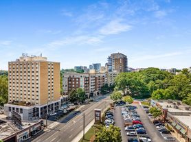 2285 Peachtree Rd NE