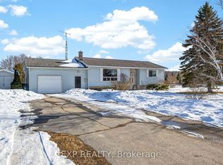 1423 Ridge Rd, Prince Edward County, ON K0K 2T0
