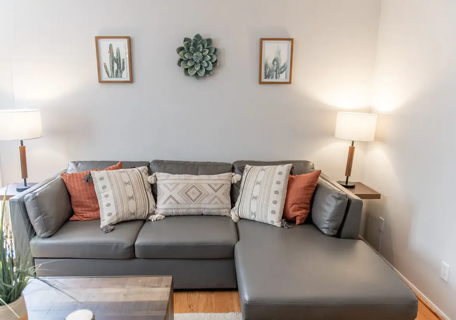 Spacious 2 bedroom — Photo 2