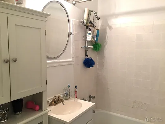 Rented by Anchor Associates | media 22