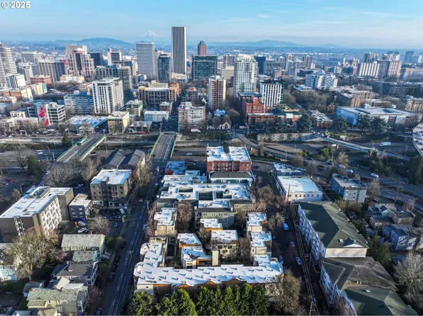 1535 SW Clay St APT 301, Portland, OR 97201