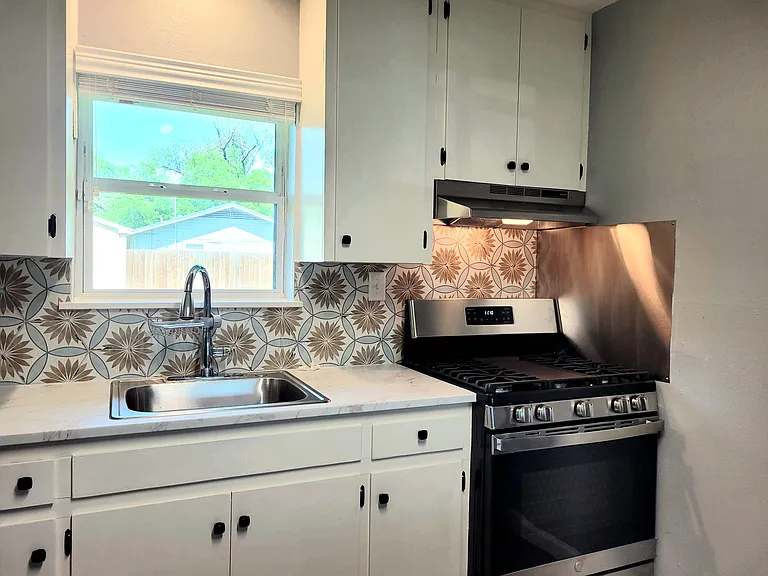 10700 Plains Trl #1 — Photo 9