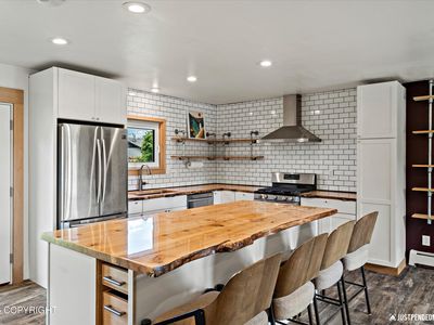 3135 E 17th Ave, Anchorage, AK, 99508