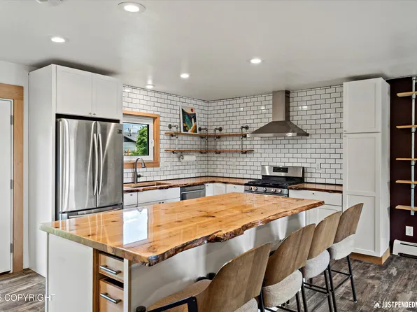 3135 E 17th Ave, Anchorage, AK 99508