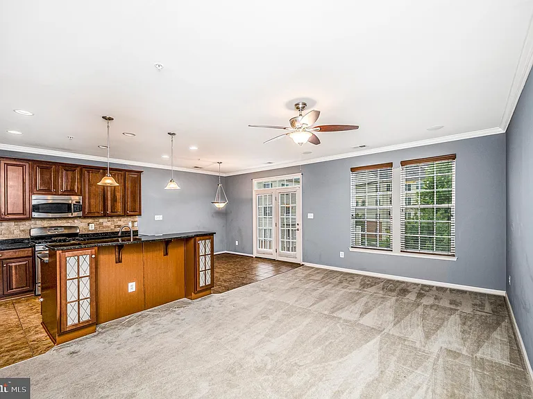 2515 Eastbourne Dr — Photo 14