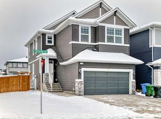 31 W Creekside Grv SW, Calgary, AB T2X4A8