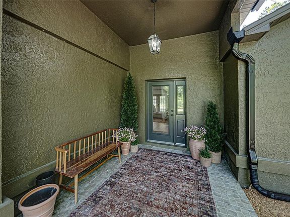 5th image of 9091 McIntyre Rd