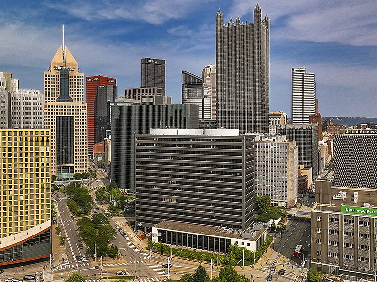 Only 11 miles to entertainment, nightlife and dining of Downtown Pittsburgh, PA
