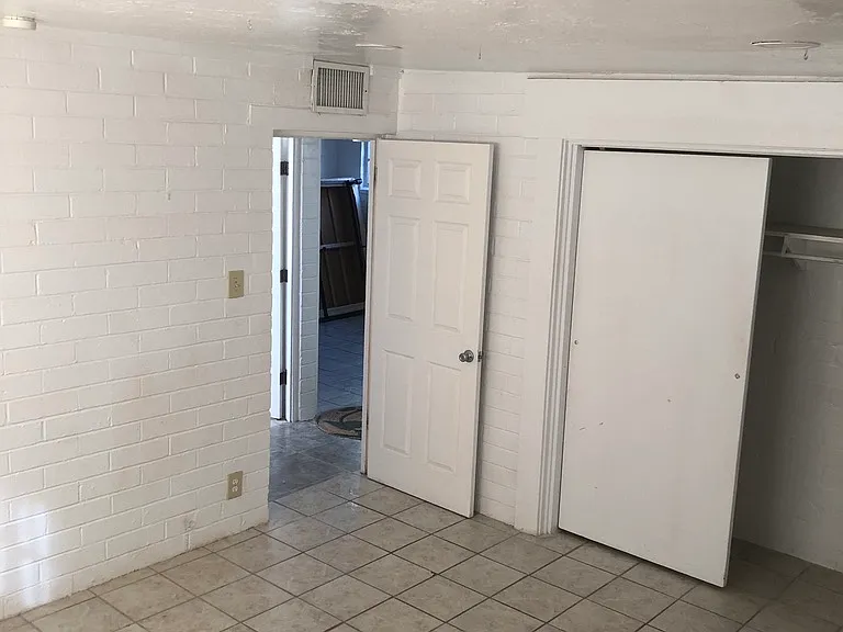 442 E Seneca St — Photo 8