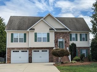 6000 Hickory Creek Rd, Winston Salem, NC 27107