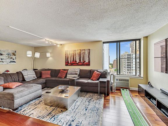 4th image of 1339 N Dearborn St APT 16D