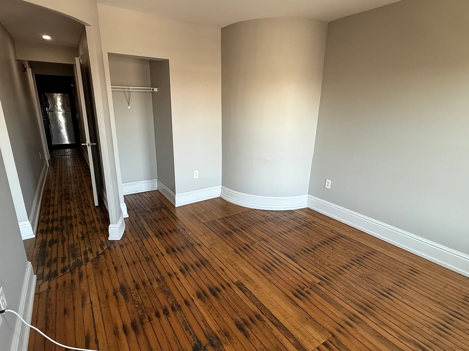 1 bed, 1100 sqft, $1,100 — Photo 3