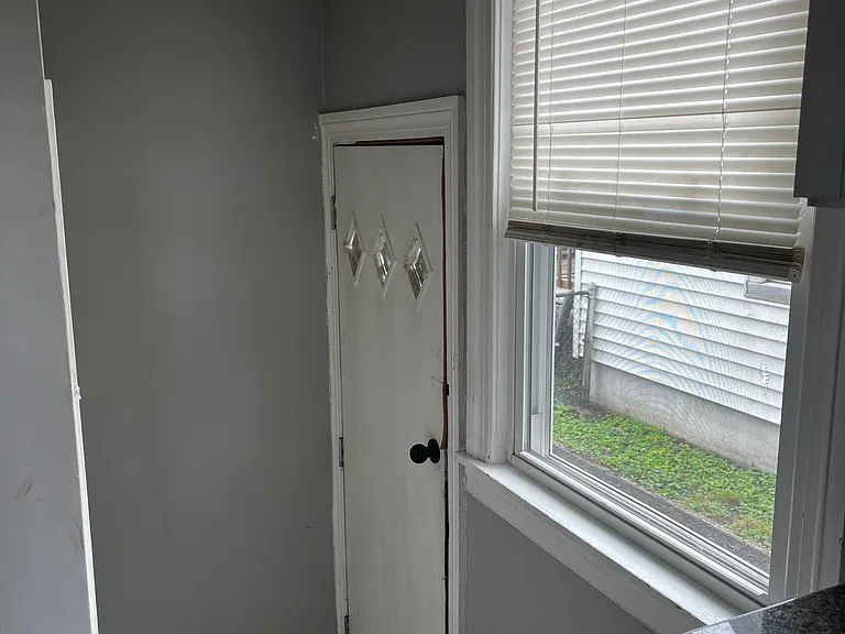 1523 Wurtele Ave — Photo 10