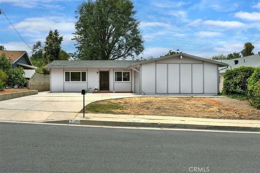 3 bed, 1598 sqft, $4,400 — Photo 3
