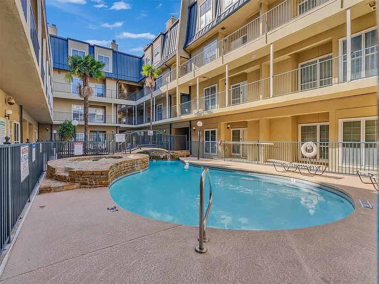 921 Marine Dr #200 — Photo 3